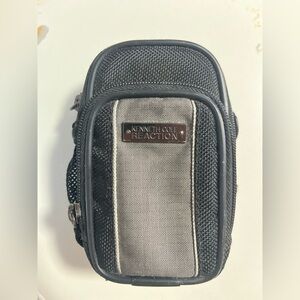 Kenneth Cole Reaction black and grey camera bag pouch storage photography